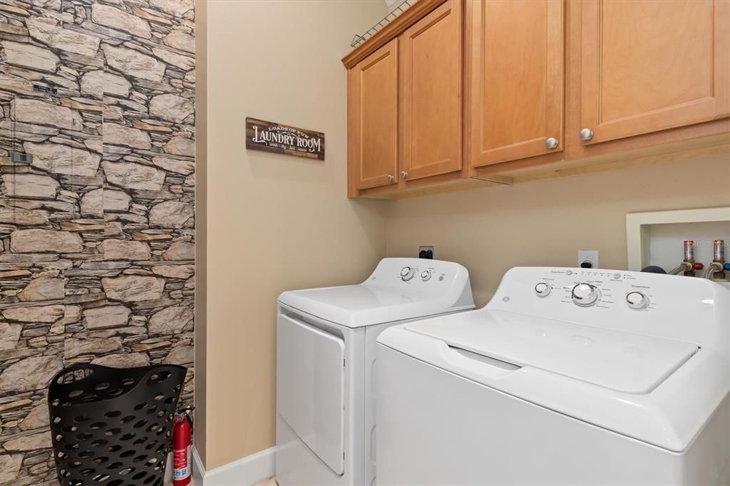 For Sale: $499,000 (3 beds, 3 baths, 2399 Square Feet)