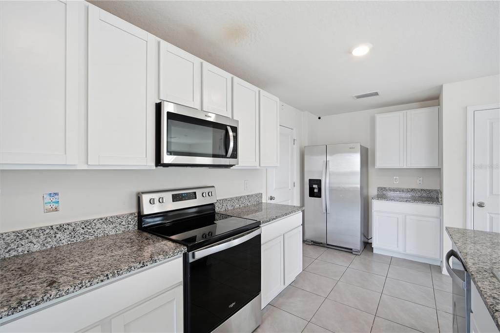 For Rent: $2,750 (4 beds, 2 baths, 2305 Square Feet)