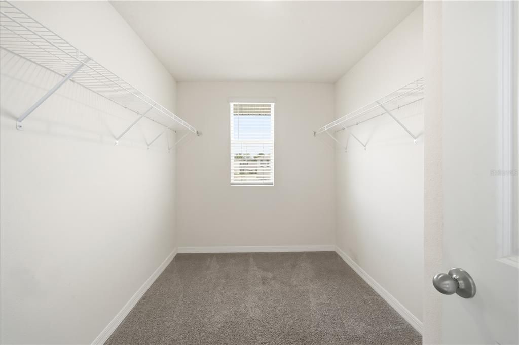 For Rent: $2,750 (4 beds, 2 baths, 2305 Square Feet)