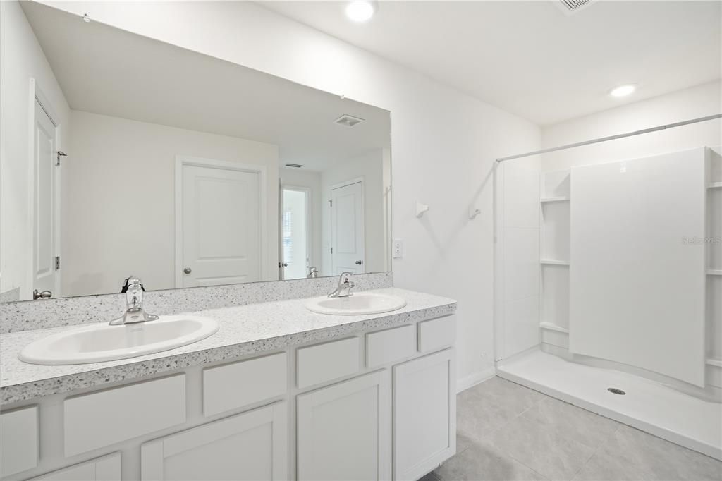 For Rent: $2,750 (4 beds, 2 baths, 2305 Square Feet)