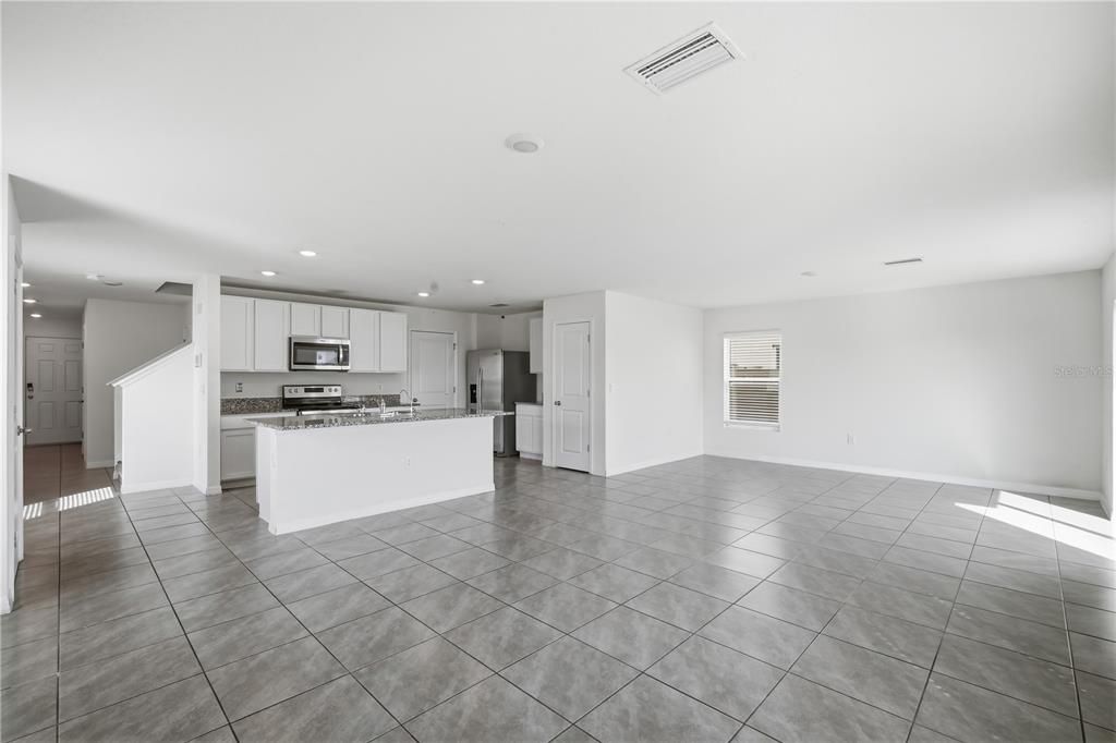 For Rent: $2,750 (4 beds, 2 baths, 2305 Square Feet)