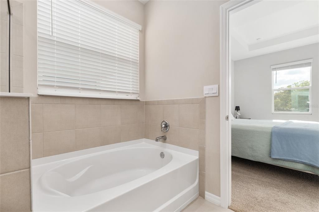 En Venta: $569,900 (4 camas, 3 baños, 2843 Pies cuadrados)