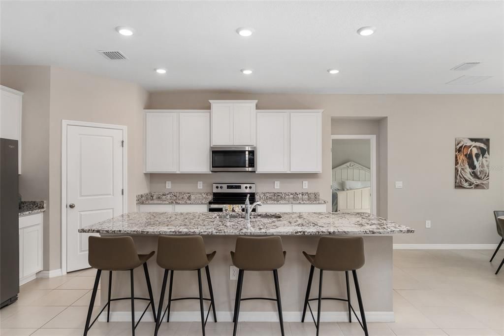 En Venta: $569,900 (4 camas, 3 baños, 2843 Pies cuadrados)