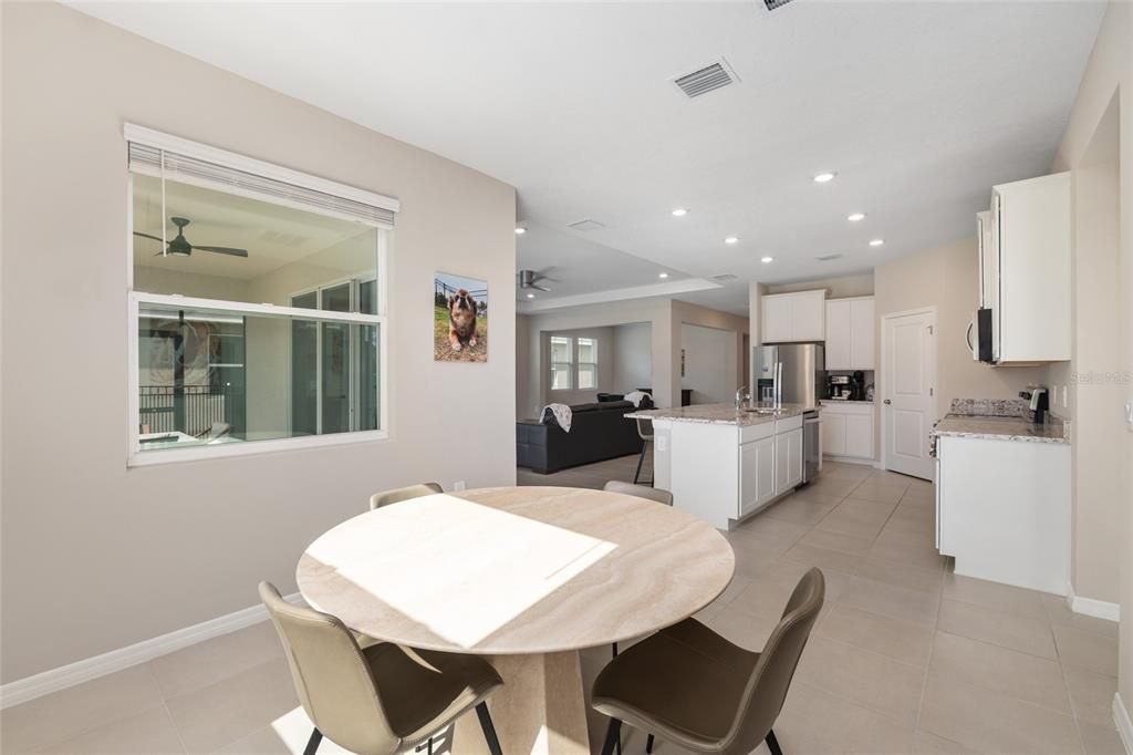 En Venta: $569,900 (4 camas, 3 baños, 2843 Pies cuadrados)