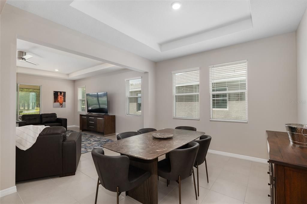 En Venta: $569,900 (4 camas, 3 baños, 2843 Pies cuadrados)