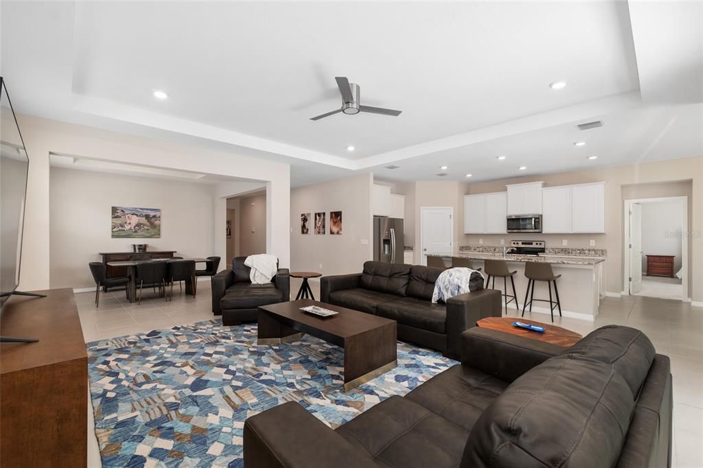 En Venta: $569,900 (4 camas, 3 baños, 2843 Pies cuadrados)