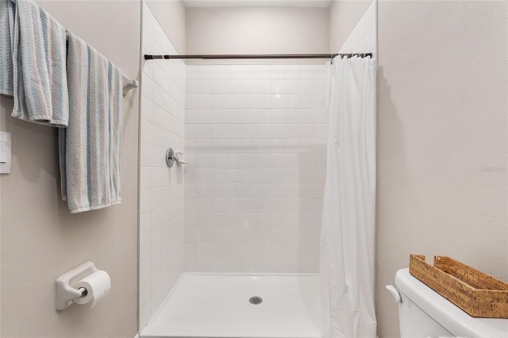 En Venta: $569,900 (4 camas, 3 baños, 2843 Pies cuadrados)