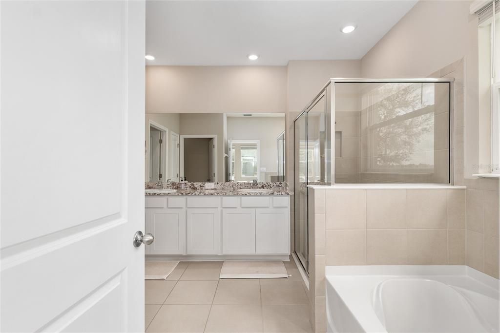 En Venta: $569,900 (4 camas, 3 baños, 2843 Pies cuadrados)