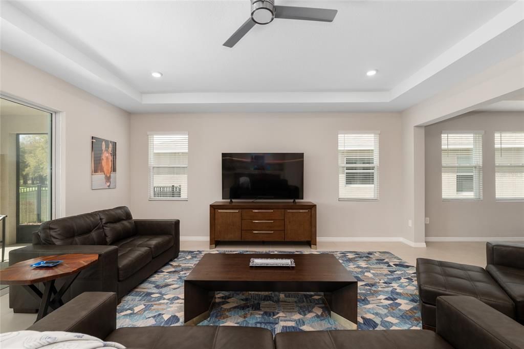 En Venta: $569,900 (4 camas, 3 baños, 2843 Pies cuadrados)
