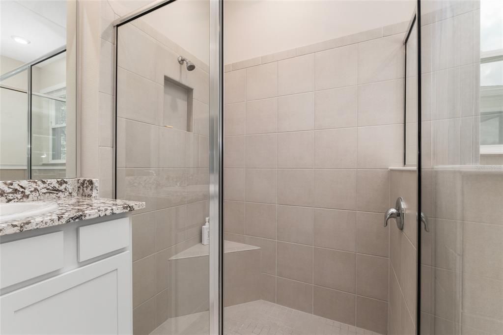 En Venta: $569,900 (4 camas, 3 baños, 2843 Pies cuadrados)