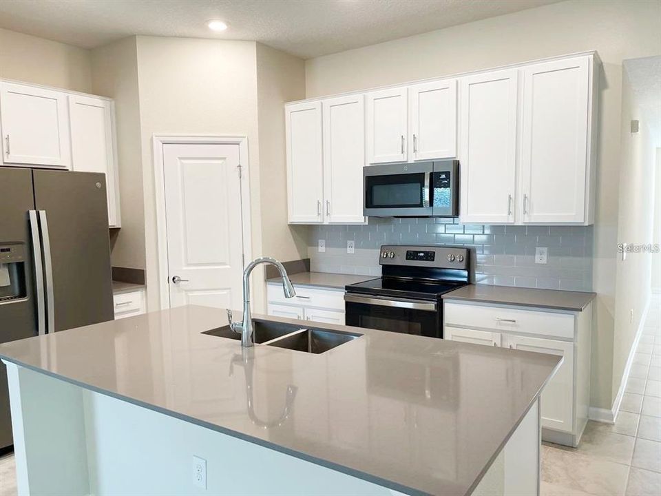For Sale: $338,000 (3 beds, 2 baths, 1560 Square Feet)