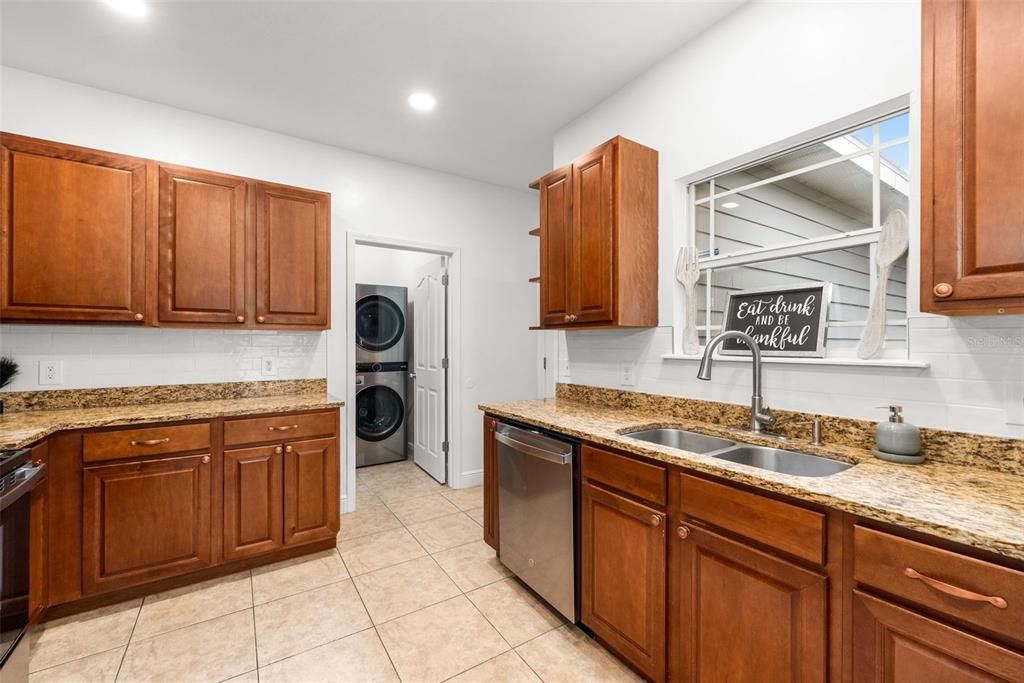 En Venta: $335,000 (3 camas, 2 baños, 1402 Pies cuadrados)