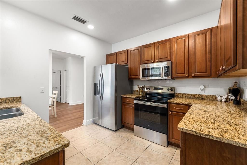 En Venta: $335,000 (3 camas, 2 baños, 1402 Pies cuadrados)