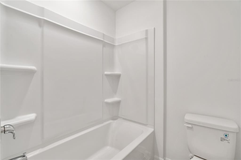 For Rent: $2,200 (3 beds, 2 baths, 1853 Square Feet)
