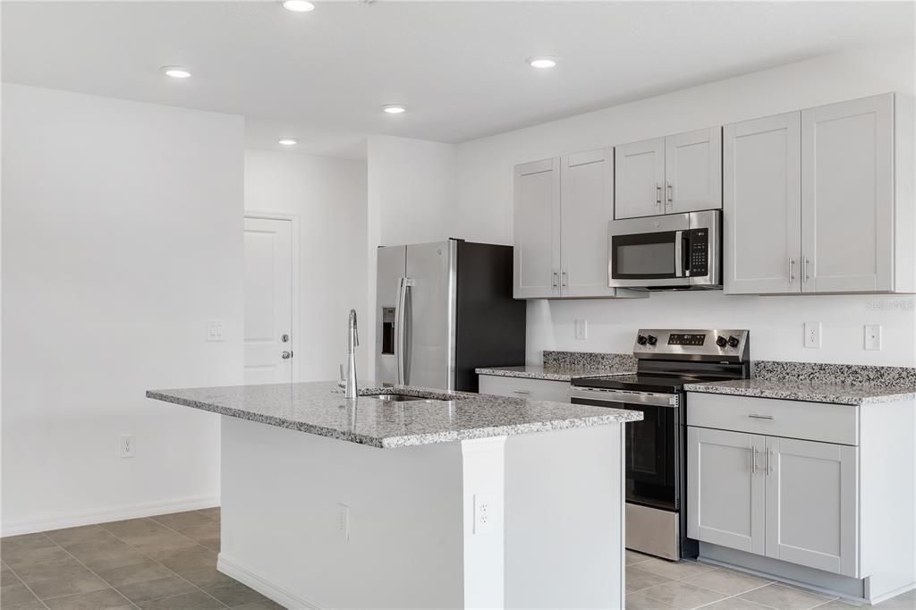 For Rent: $2,200 (3 beds, 2 baths, 1853 Square Feet)