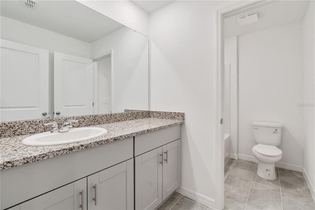 For Rent: $2,200 (3 beds, 2 baths, 1853 Square Feet)
