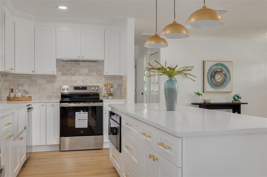For Sale: $495,000 (3 beds, 2 baths, 1375 Square Feet)