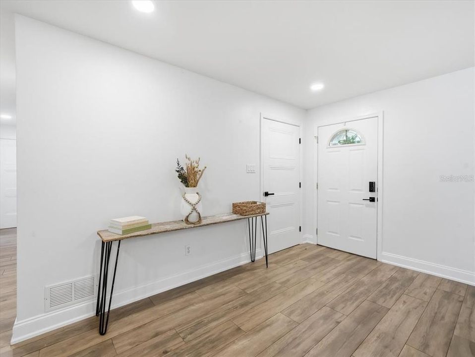 En Venta: $574,900 (3 camas, 2 baños, 1974 Pies cuadrados)