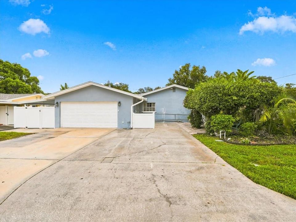 En Venta: $574,900 (3 camas, 2 baños, 1974 Pies cuadrados)