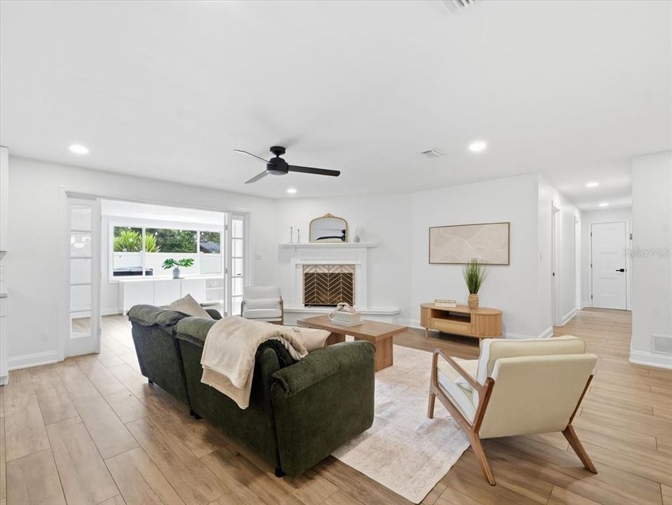 En Venta: $574,900 (3 camas, 2 baños, 1974 Pies cuadrados)