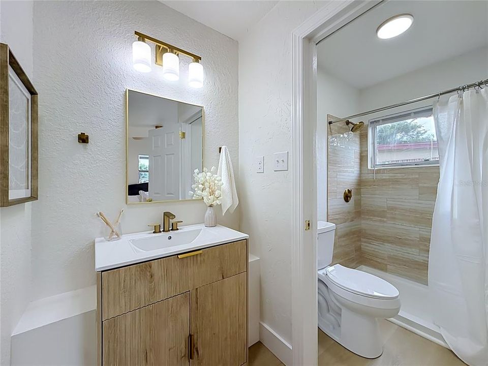 For Sale: $275,000 (5 beds, 2 baths, 1316 Square Feet)