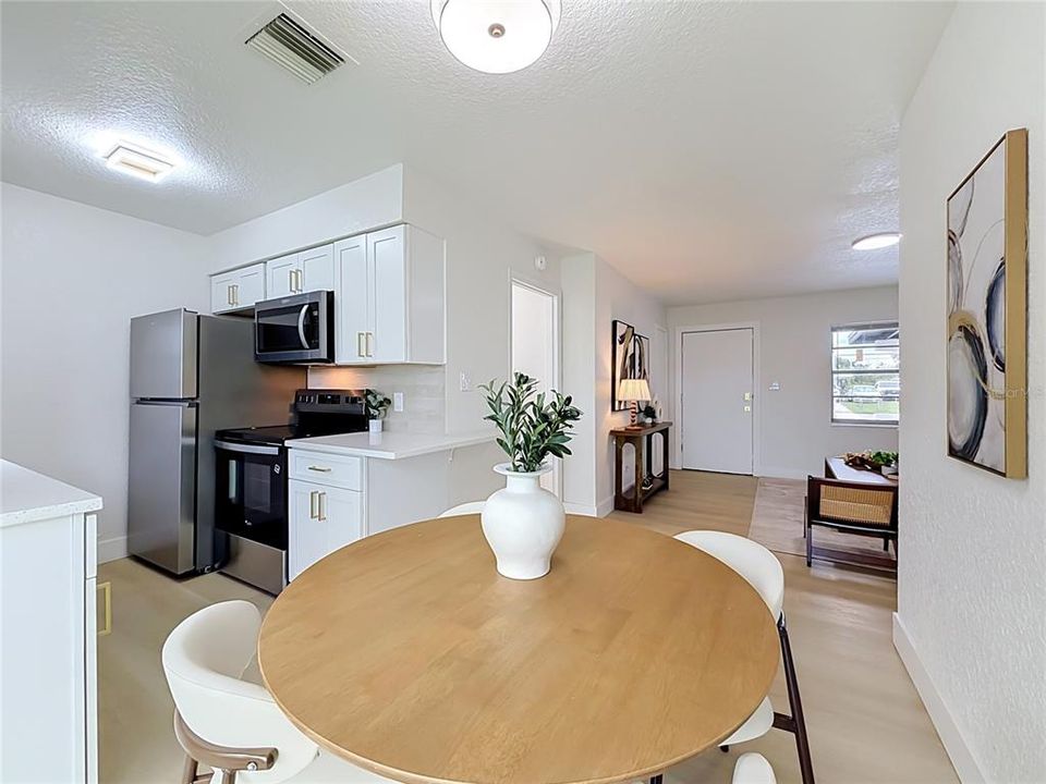 For Sale: $275,000 (5 beds, 2 baths, 1316 Square Feet)