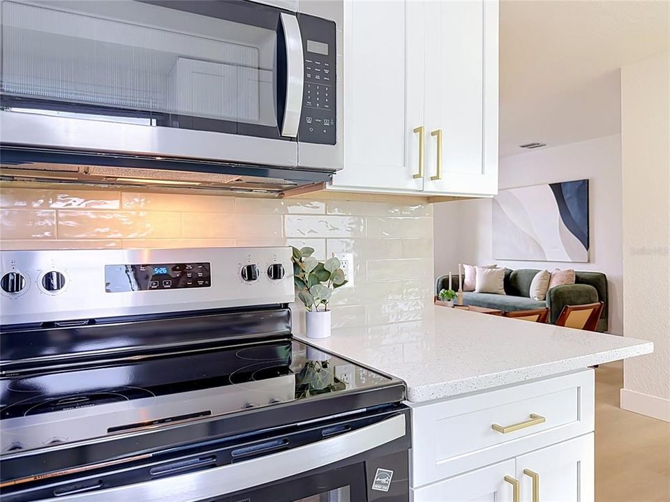 For Sale: $275,000 (5 beds, 2 baths, 1316 Square Feet)