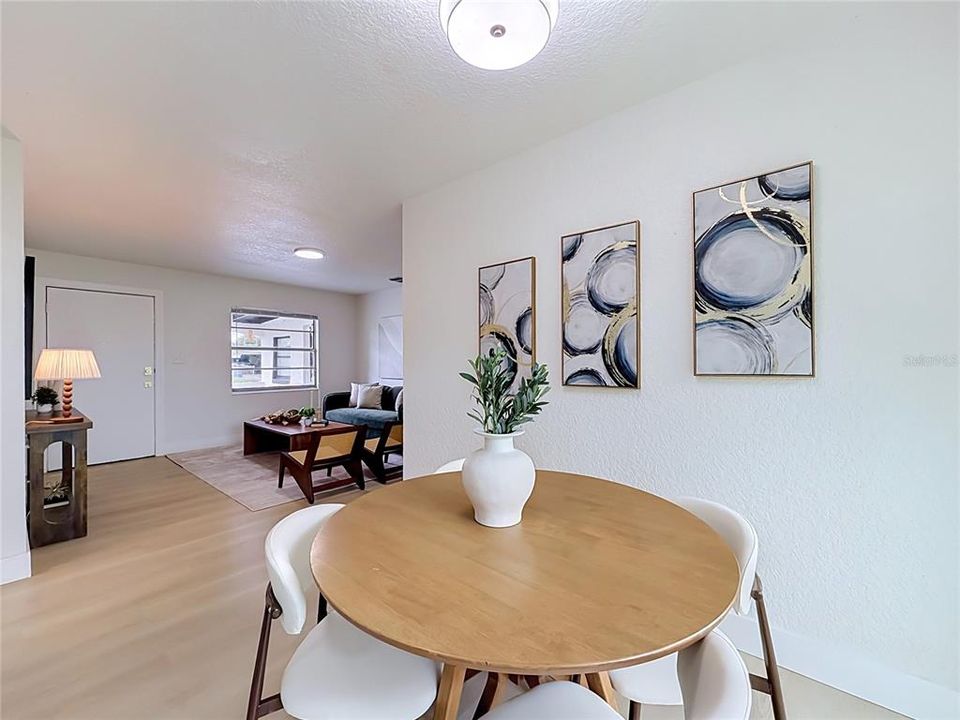 For Sale: $275,000 (5 beds, 2 baths, 1316 Square Feet)