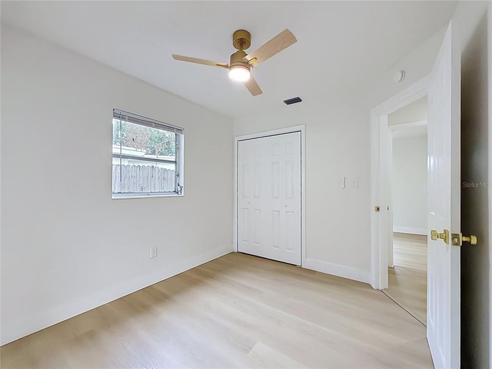 For Sale: $275,000 (5 beds, 2 baths, 1316 Square Feet)