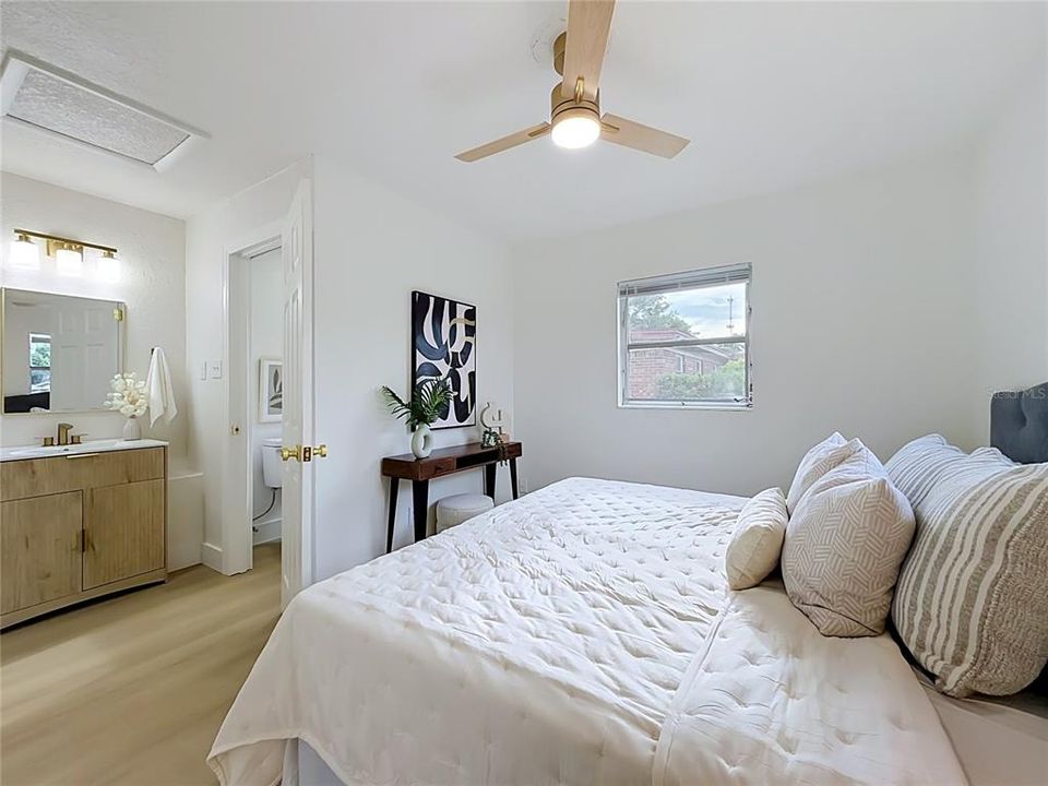 For Sale: $275,000 (5 beds, 2 baths, 1316 Square Feet)