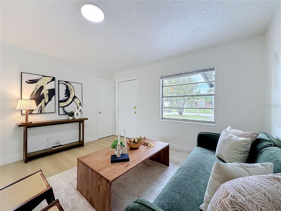 For Sale: $275,000 (5 beds, 2 baths, 1316 Square Feet)