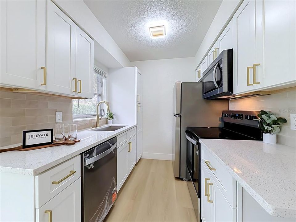 For Sale: $275,000 (5 beds, 2 baths, 1316 Square Feet)