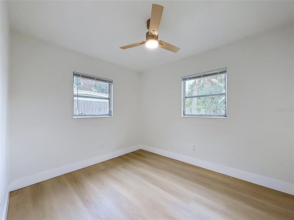 For Sale: $275,000 (5 beds, 2 baths, 1316 Square Feet)