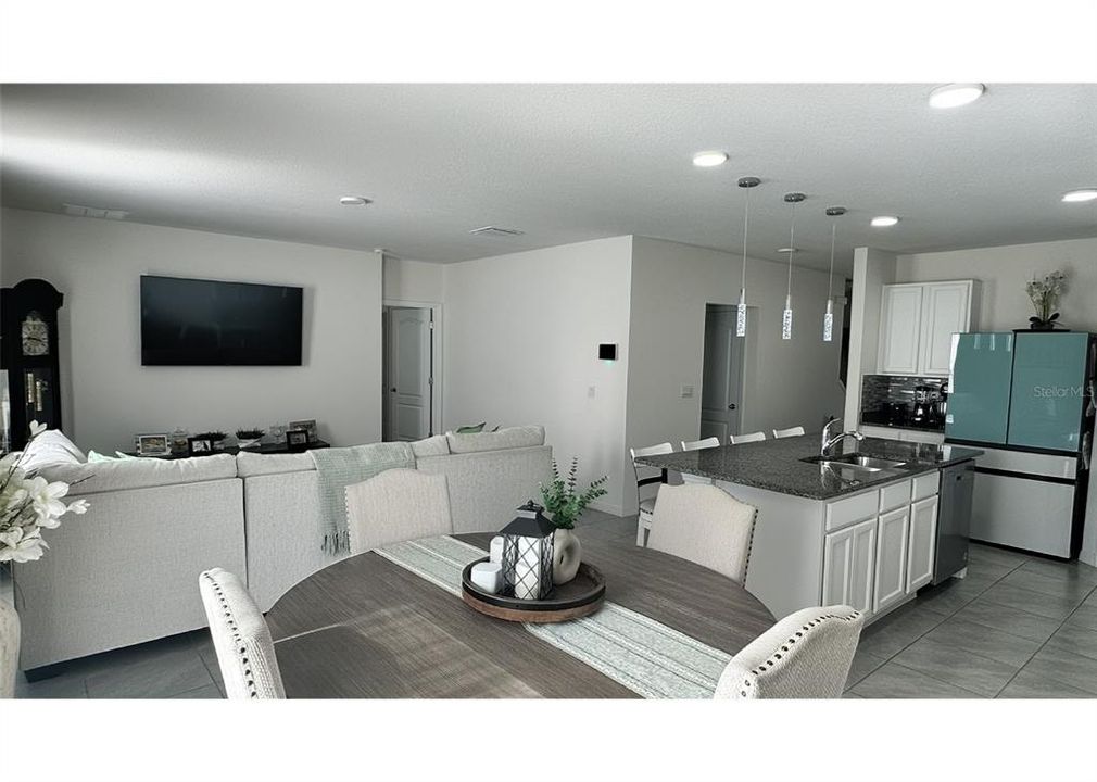 En Venta: $515,000 (5 camas, 3 baños, 2841 Pies cuadrados)
