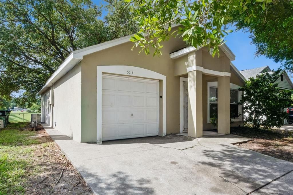 For Rent: $1,900 (3 beds, 2 baths, 1038 Square Feet)