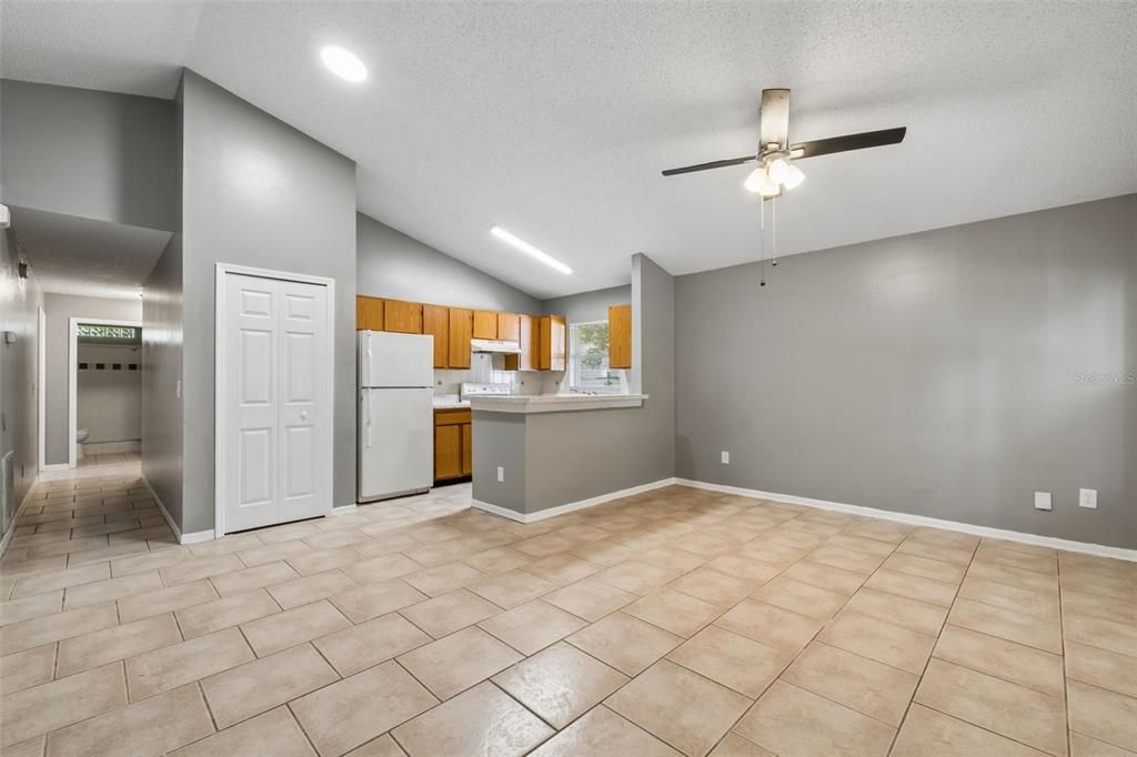 For Rent: $1,900 (3 beds, 2 baths, 1038 Square Feet)