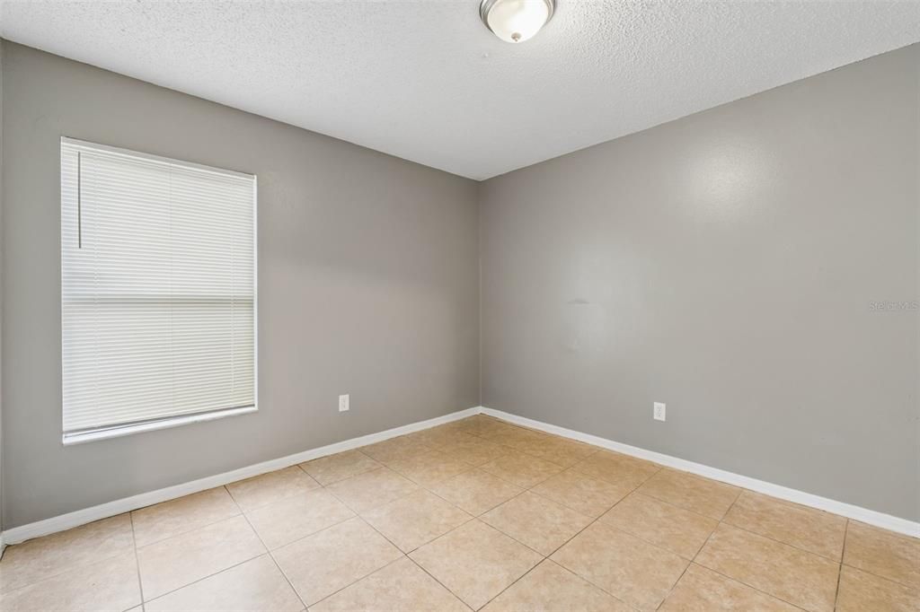 For Rent: $1,900 (3 beds, 2 baths, 1038 Square Feet)