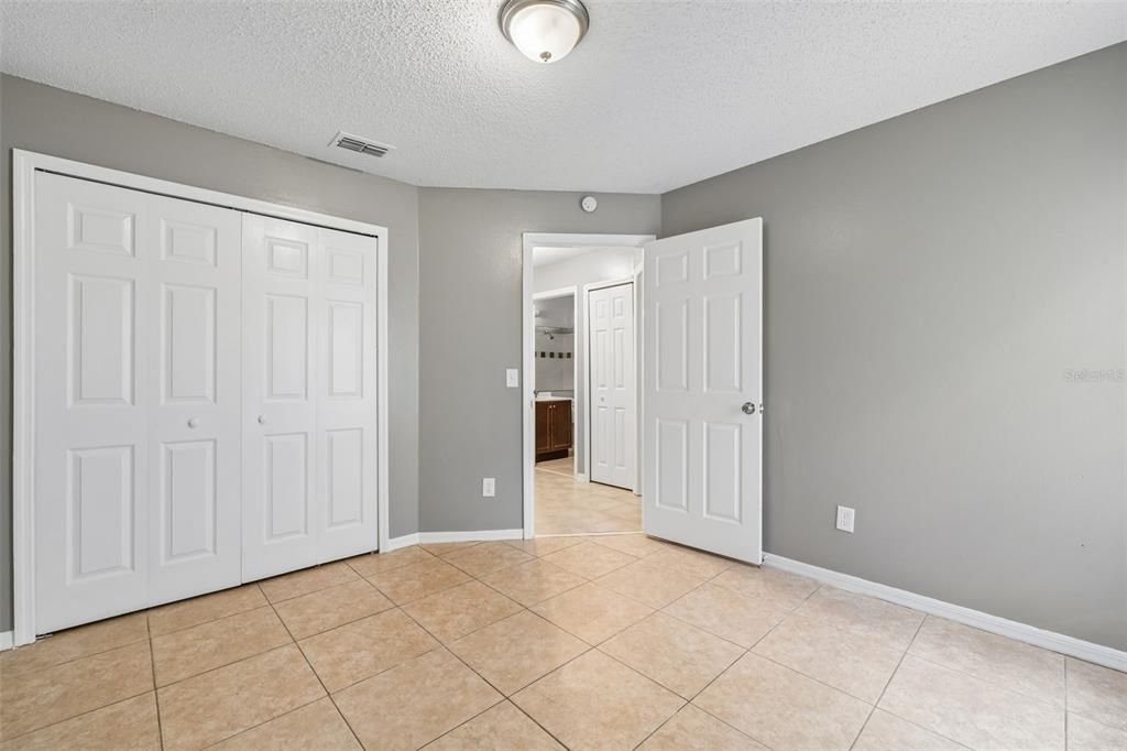 For Rent: $1,900 (3 beds, 2 baths, 1038 Square Feet)