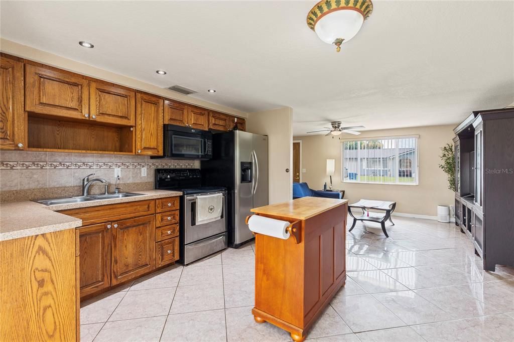 На продажу: $215,000 (2 спален, 1 ванн, 960 Квадратных фут)