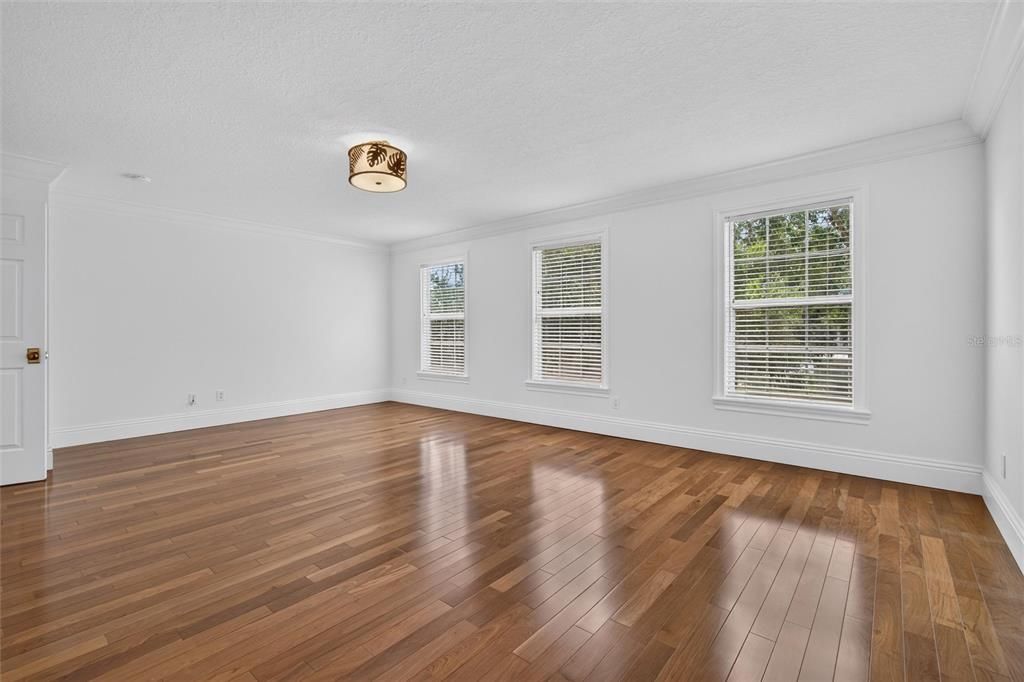 En Venta: $1,200,000 (3 camas, 3 baños, 2751 Pies cuadrados)