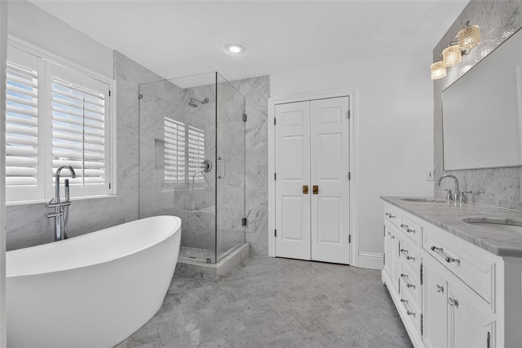 En Venta: $1,200,000 (3 camas, 3 baños, 2751 Pies cuadrados)