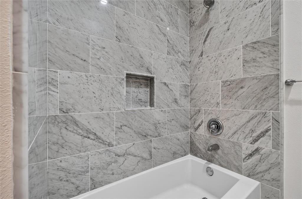 En Venta: $1,200,000 (3 camas, 3 baños, 2751 Pies cuadrados)