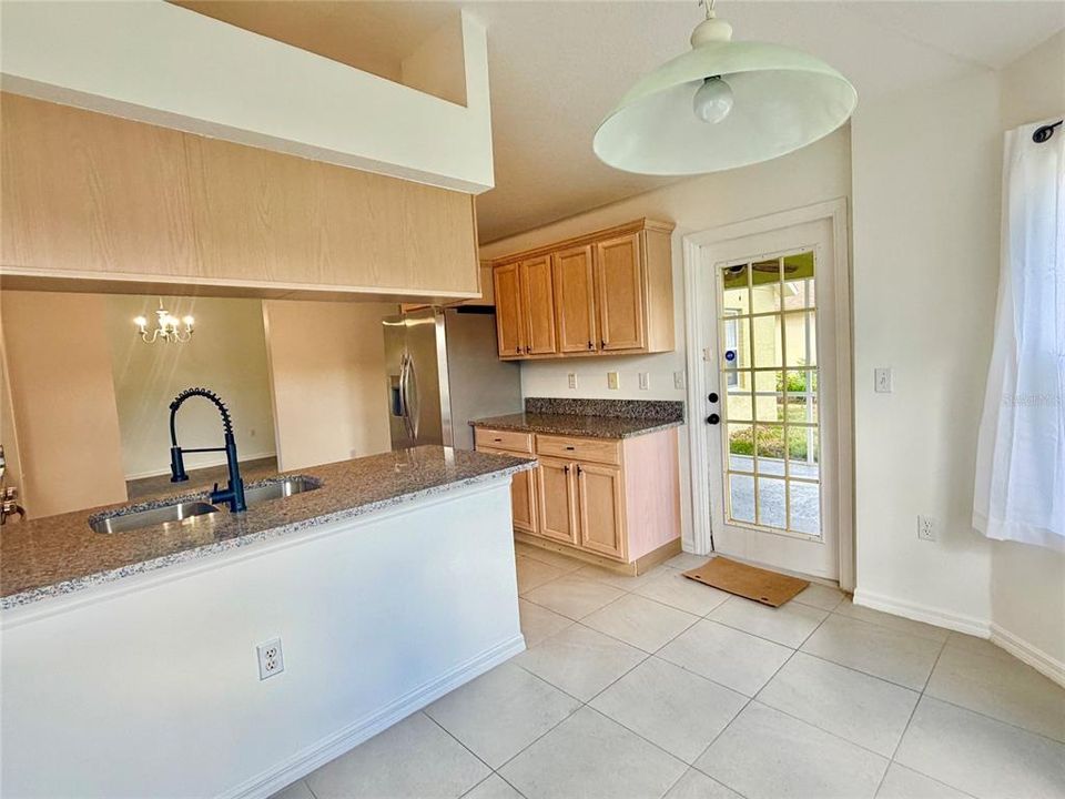В аренду: $2,350 (3 спален, 2 ванн, 1639 Квадратных фут)