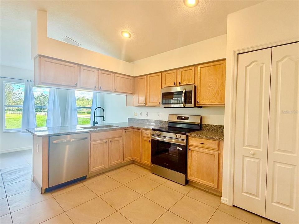 В аренду: $2,350 (3 спален, 2 ванн, 1639 Квадратных фут)