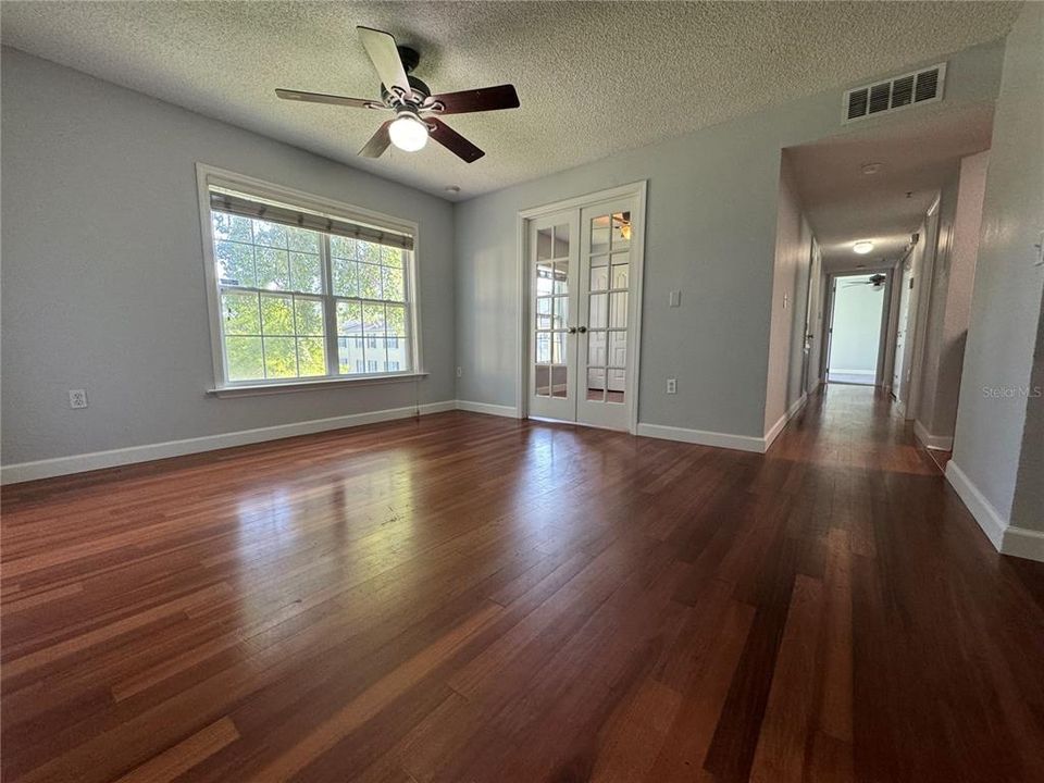 For Sale: $150,000 (2 beds, 2 baths, 993 Square Feet)