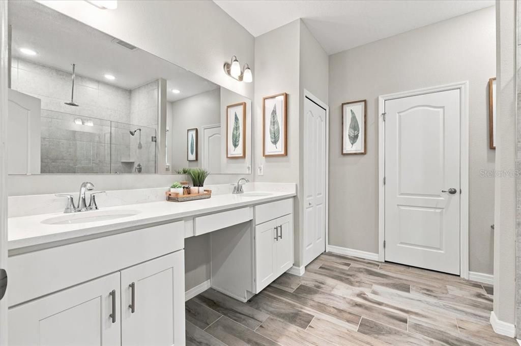 For Sale: $400,000 (4 beds, 2 baths, 2062 Square Feet)