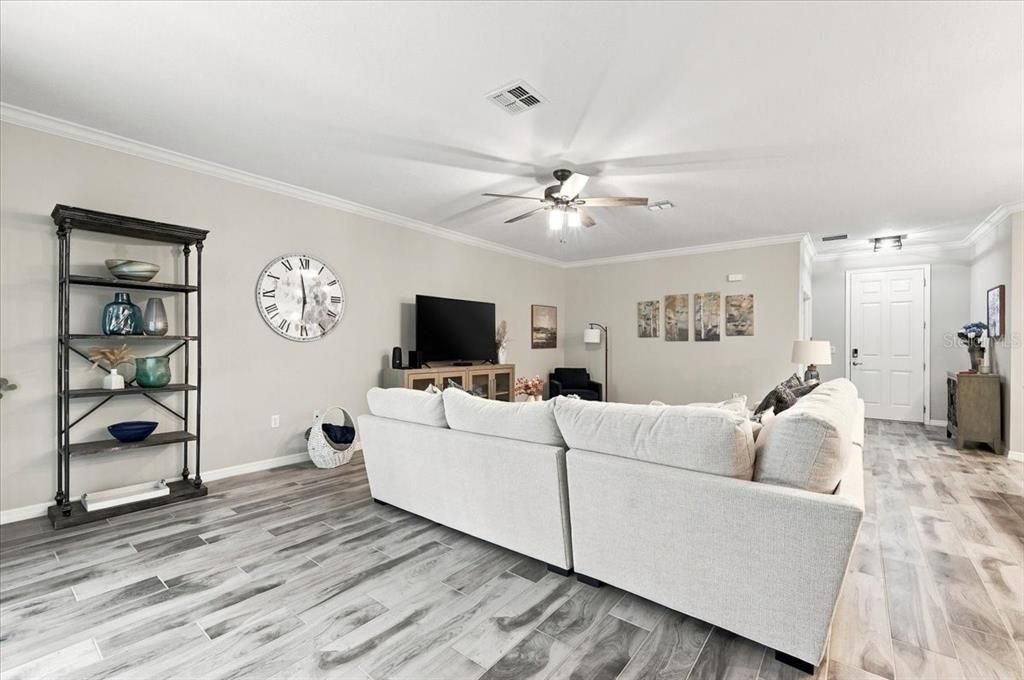 For Sale: $400,000 (4 beds, 2 baths, 2062 Square Feet)