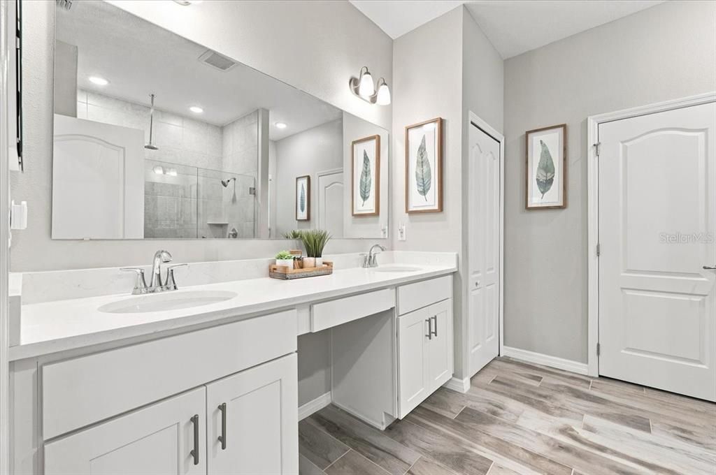 For Sale: $400,000 (4 beds, 2 baths, 2062 Square Feet)