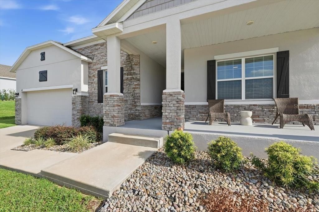 For Sale: $400,000 (4 beds, 2 baths, 2062 Square Feet)