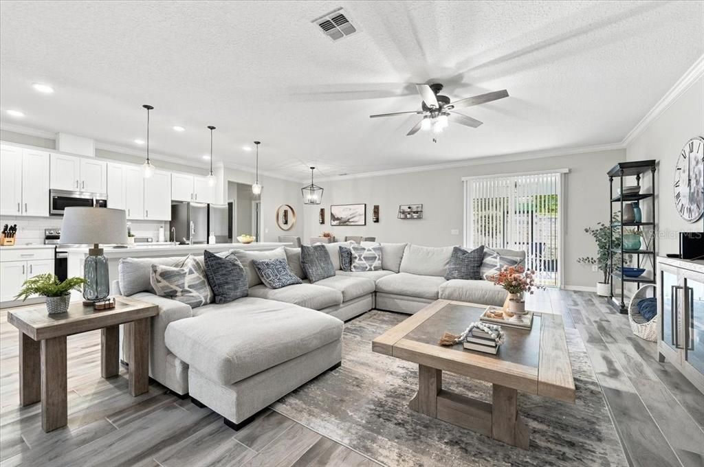 For Sale: $400,000 (4 beds, 2 baths, 2062 Square Feet)